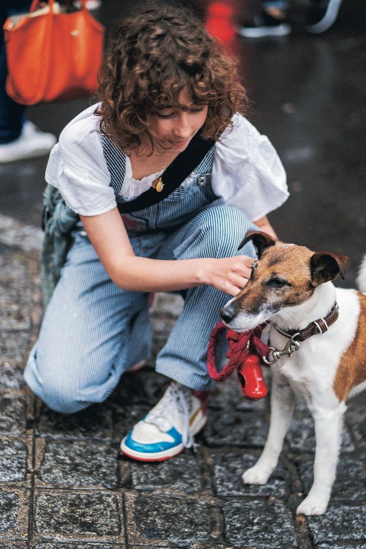 ビタミンカラーのアイテムで、夏気分を盛り上げる！【パリジェンヌの一週間コーデ】