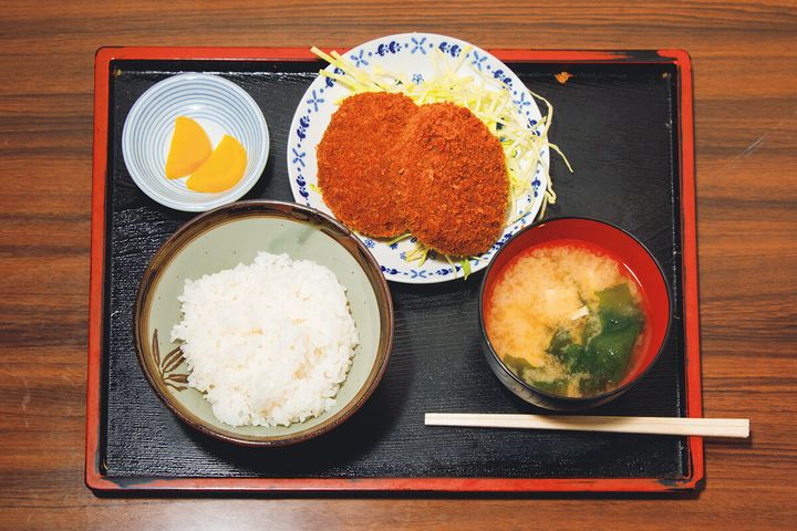 吉祥寺〈まるけん食堂〉メンチカツ定食