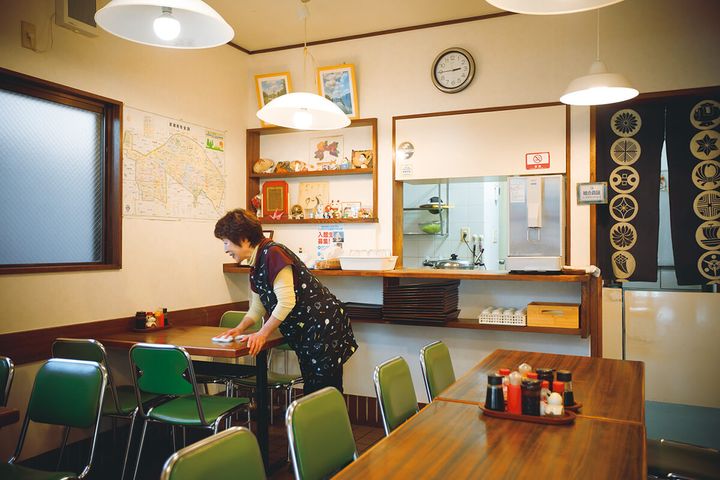 吉祥寺〈まるけん食堂〉店内