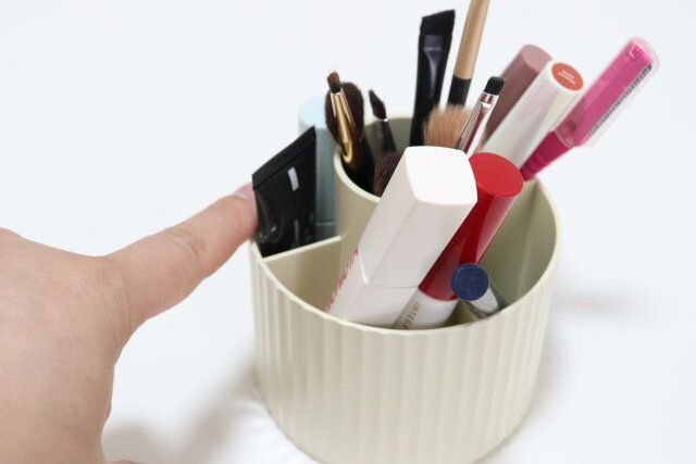 セリアのコスメ収納ができる回転式メイクスタンド