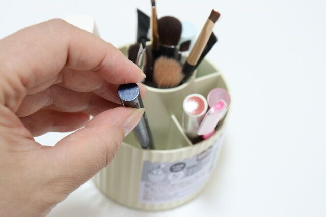 セリアの取り出しやすい回転式メイクスタンド