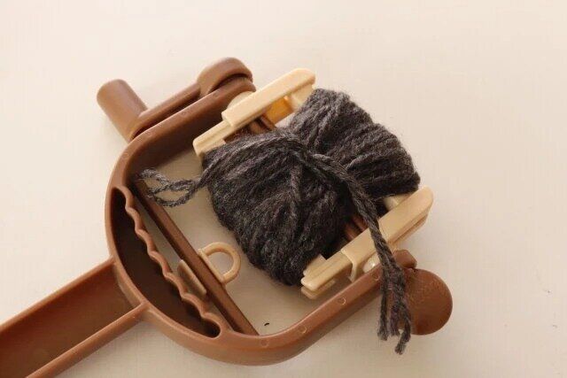 ダイソー くるくる回して作れるボンボン＆タッセルメーカー