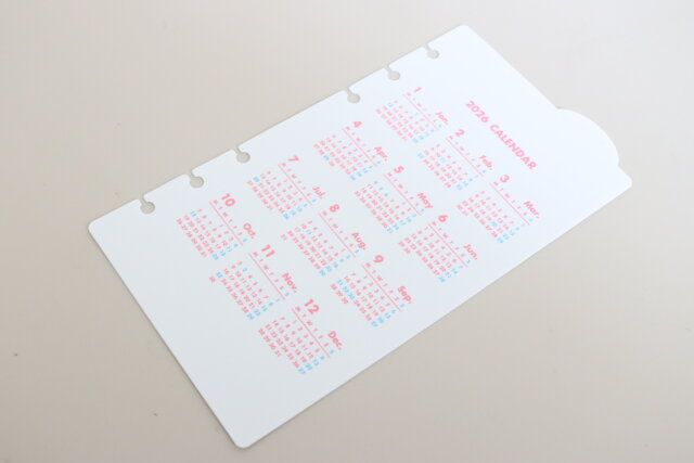 ダイソー 2026年システム手帳用日付入下敷き（B6バイブル） デザイン
