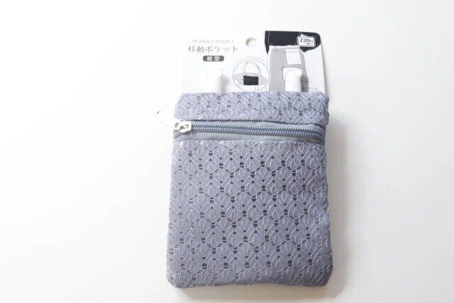 ダイソーの移動ポケット縦型 レース柄のパッケージ