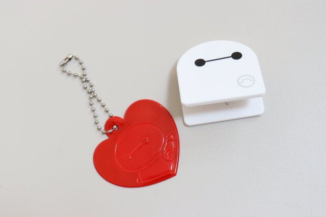 セリアのリフレクターキーホルダー／ベイマックスとダイカットメモクリップスタンド／ベイマックスが可愛い