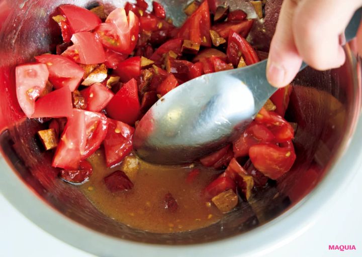 マキア 夏バテ 食べ物 レシピ 薬膳 トマトの赤いサラダ 3
