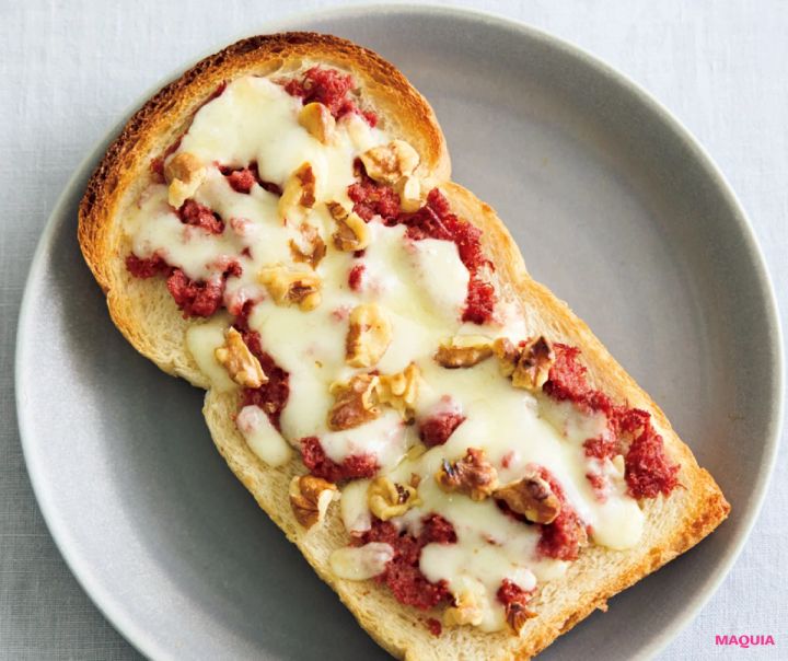 マキア 夏バテ 食べ物 レシピ 薬膳 コンビーフのせチーズトースト