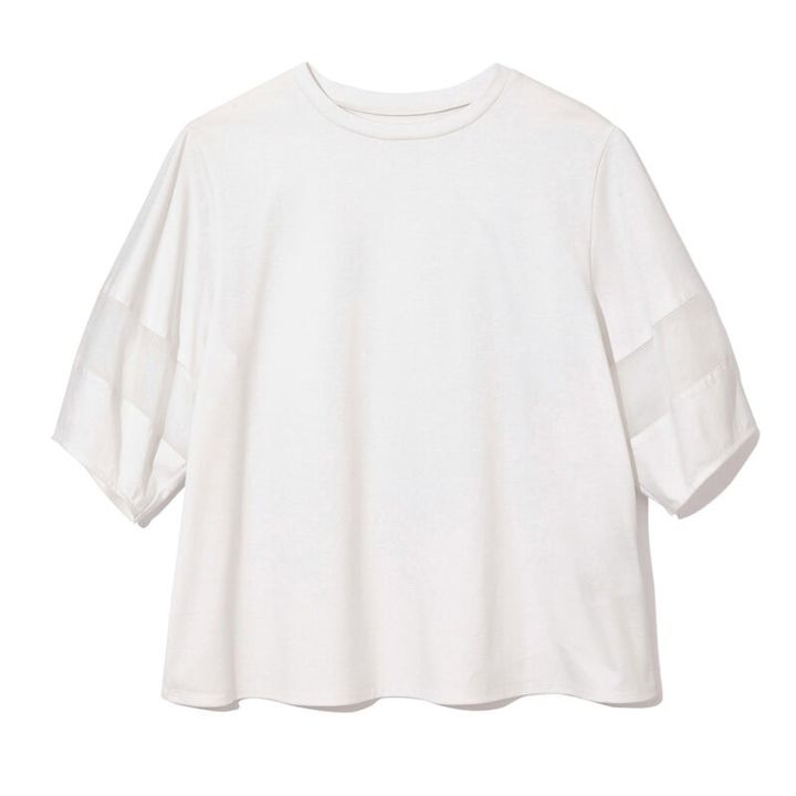 オーガンジーを切り替えたコクーンスリーブ。1万5400円（アンタイトル） 