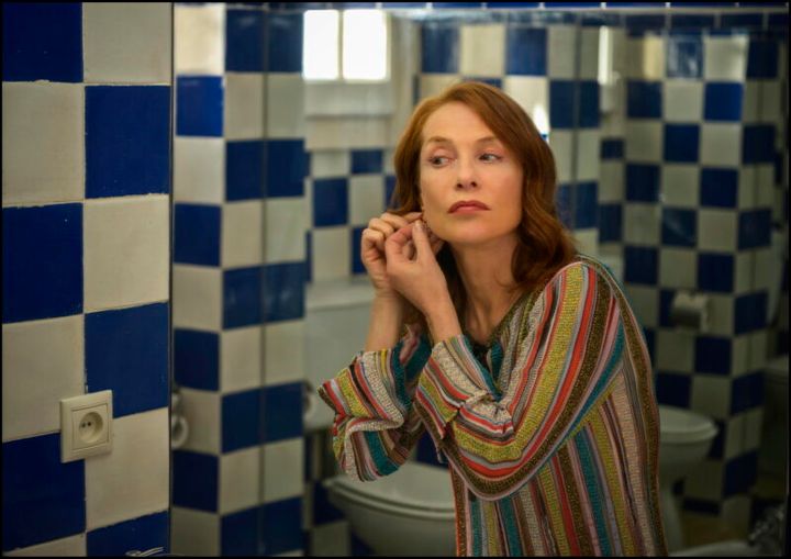 死期を悟った女優をイザベル・ユペールが演じる。『ポルトガル、夏の終わり』© 2018 SBS PRODUCTIONS / O SOM E A FÚRIA © 2018 Photo Guy Ferrandis / SBS Productions