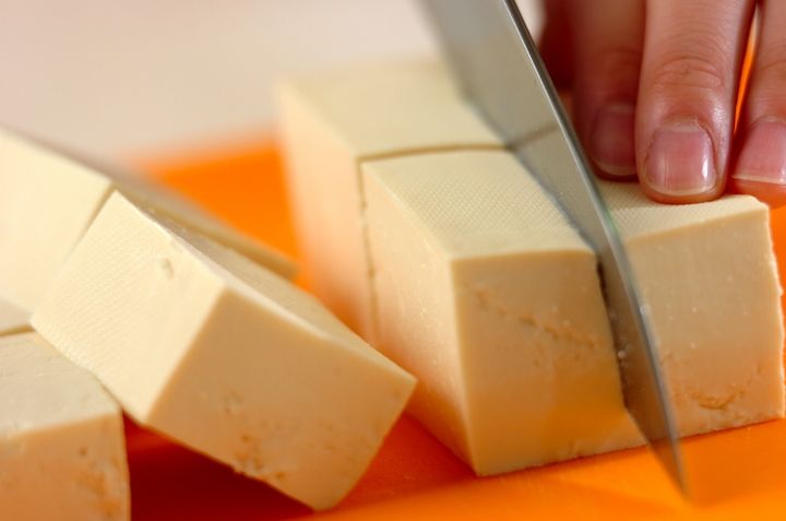 揚げ豆腐のそぼろあんかけの下準備1