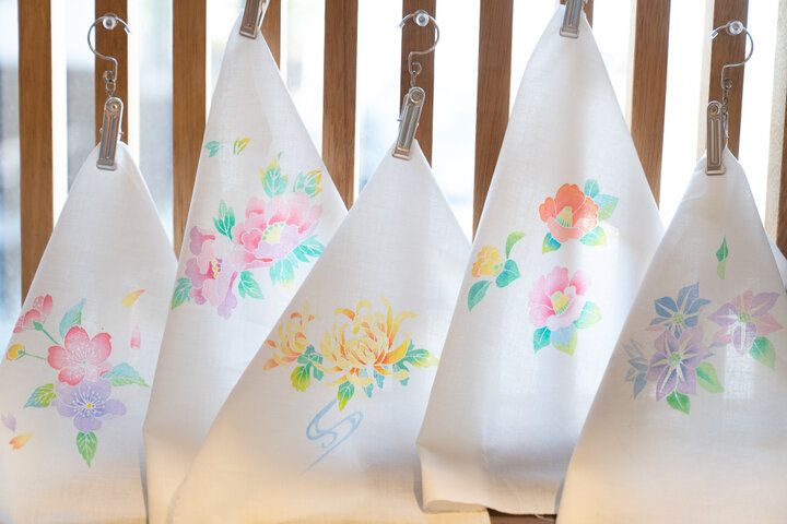 金沢の旅にそっと彩りを。「茜やアーカイブギャラリー」で世界に一つだけの加賀友禅染め体験