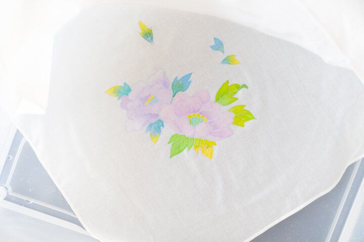 金沢の旅にそっと彩りを。「茜やアーカイブギャラリー」で世界に一つだけの加賀友禅染め体験