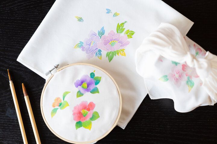 金沢の旅にそっと彩りを。「茜やアーカイブギャラリー」で世界に一つだけの加賀友禅染め体験