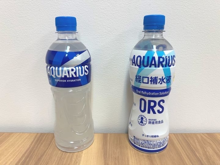 「アクエリアス」と「アクエリアス 経口補水液ORS」（右）