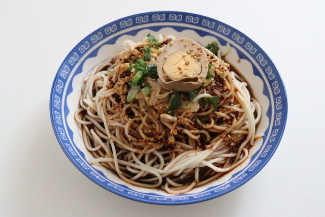 ダイソーの映える冷やし中華皿