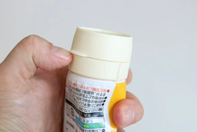 セリアの汚れにくいワンタッチバターチューブキャップ