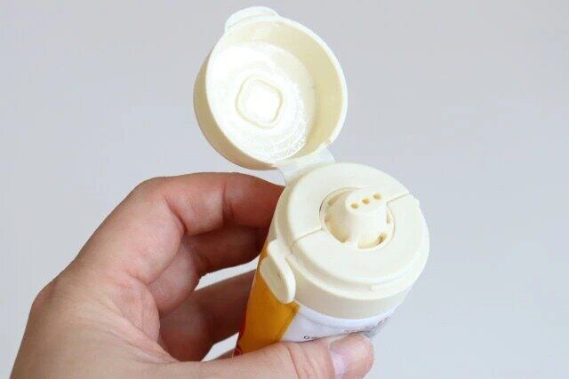 セリアのプチストレス解消するワンタッチバターチューブキャップ