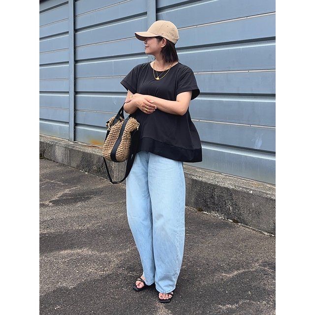 黒Tシャツコーデ4