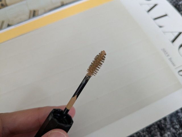 短毛で軸が長いコンパクトブラシの形状アップ