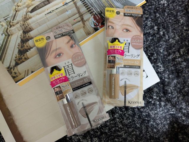 パッケージ画像：51アイスグレージュと52クリームベージュ