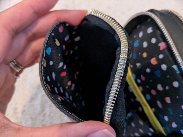 ツモリチサトスマホショルダーポケット