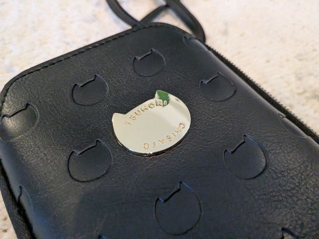 ツモリチサトスマホショルダー猫のロゴ