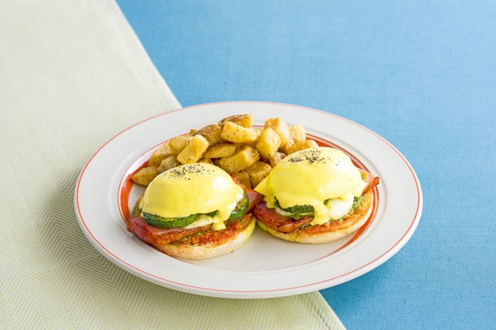 ベーコンとズッキーニ、モッツァレラのエグスンベネディクト