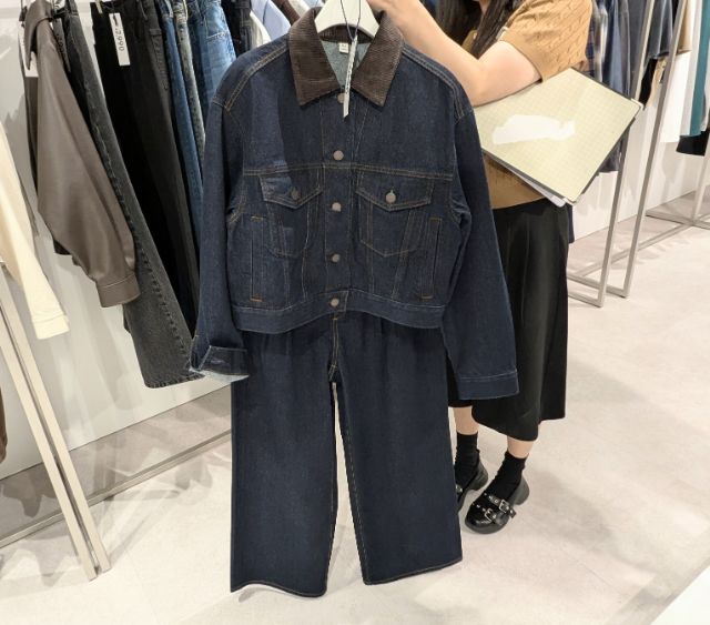 デニムジャケットとデニムタックトラウザーのセットアップ