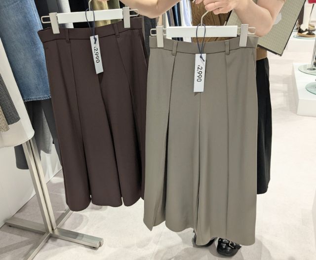 ブラウンとベージュのドレープキュロッツ