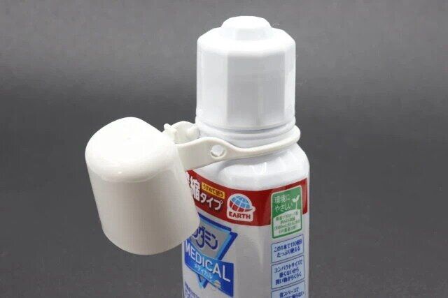ダイソーのボトルにかけられるマウスウォッシュコップ（ホワイト）は水はけ抜群