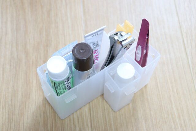 連結できるお薬ボックス仕切り付き 軟膏スタンド 収納例