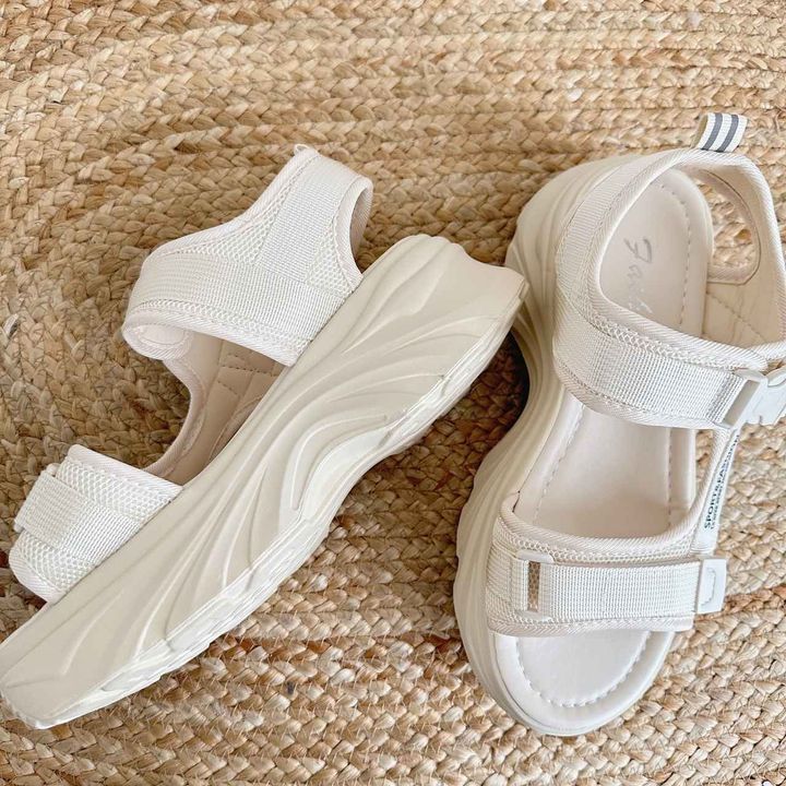 画像: 厚底でスタイルアップ