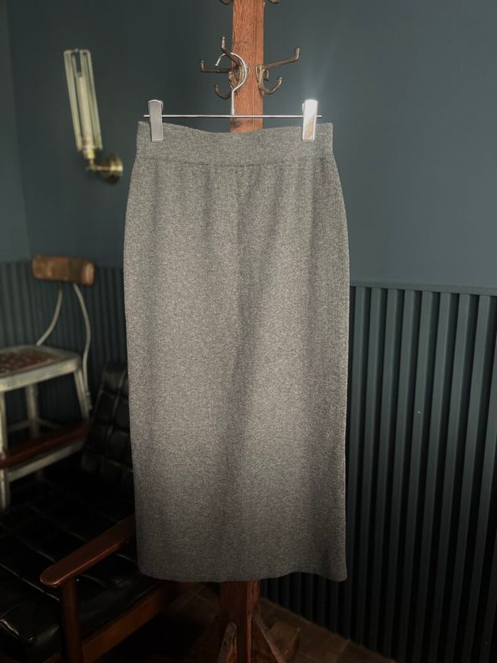 バックにスリット入りで足さばきがイイのも◎