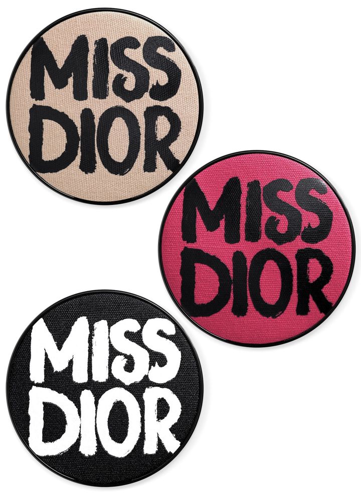 〈上から〉ディオールスキン フォーエヴァー クッション ケース ワイルド ベージュ、ショッキング ピンク、ボールド ブラック 各￥4,400（すべて9月5日発売予定）