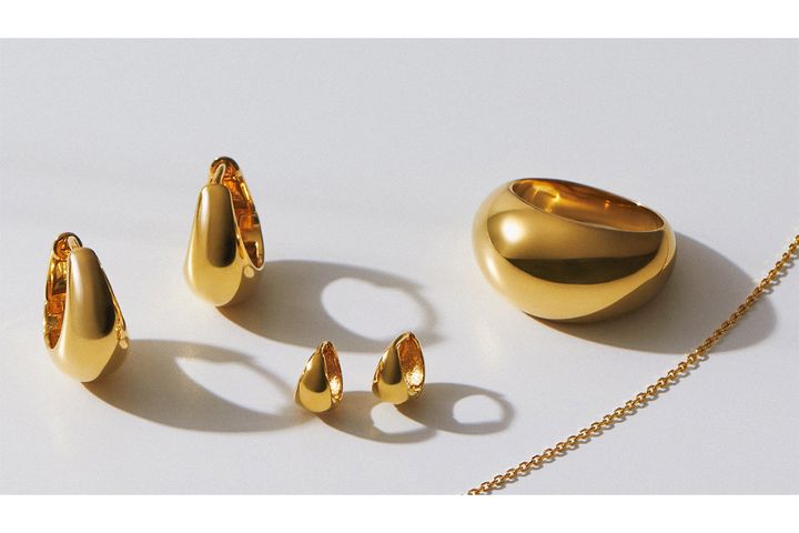 もも　daughters jewelry ピアス　ゴールド ベーシックなフープピアス。ぷっくりとしたボリュームでシンプル