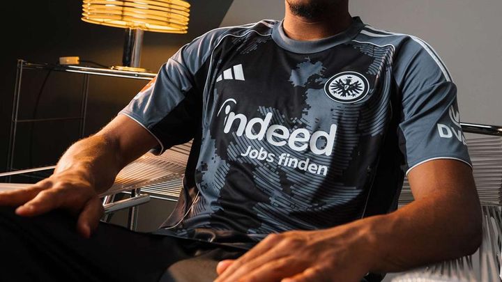 日本代表選手が新加入！ドイツ強豪、新ユニフォームは「カモフラ柄の地図デザイン」が登場