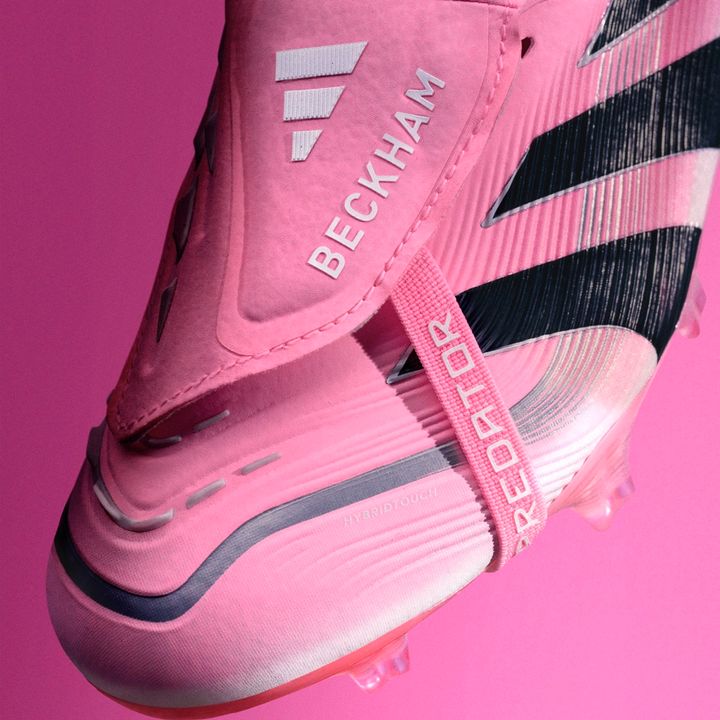 サッカー界の伝説、ベッカムモデルの「最新スパイク」がadidasから登場！カラーは“ピンク×ブラック”…8月19日発売