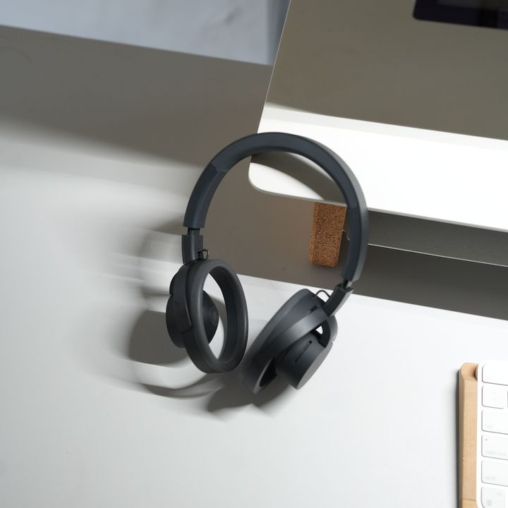 〈nwm〉のヘッドホン