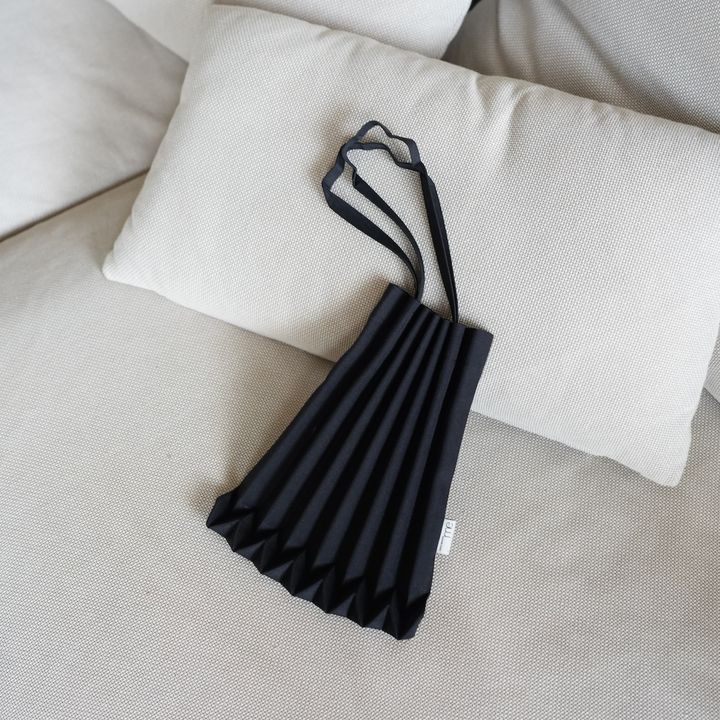 〈me ISSEY MIYAKE〉TRUNK PLEATS BAG