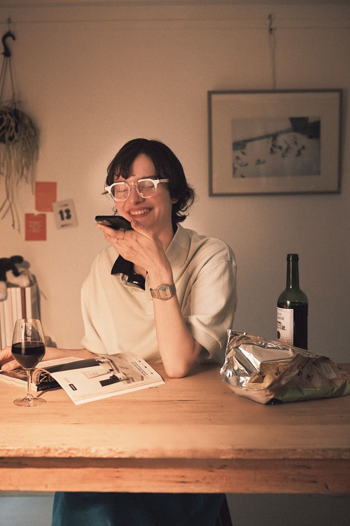 コーデに華を添えるステキなメガネとシックなウォッチ