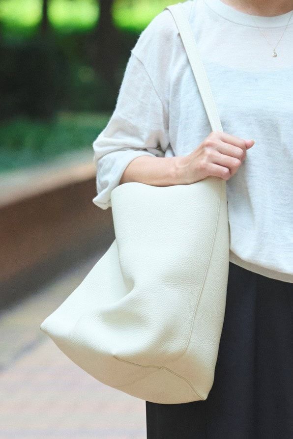 ザ ロウのトートバッグ