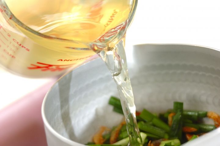 桜エビとニラのみそ汁の作り方2