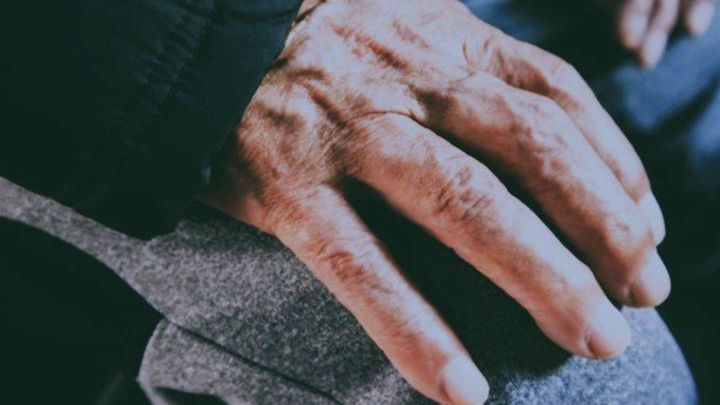 病院に入ってきたおじいさんが...（画像はphotoAC）