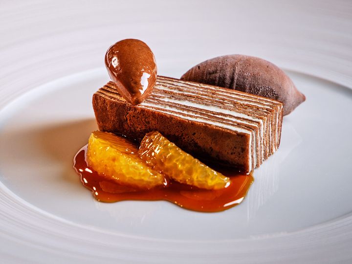 銀座『現代茶寮 銀座凮月堂』の「甘夏と八朔のミルクレープ」