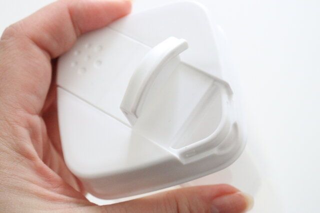 セリアの粉末洗剤用ボトルの計量口