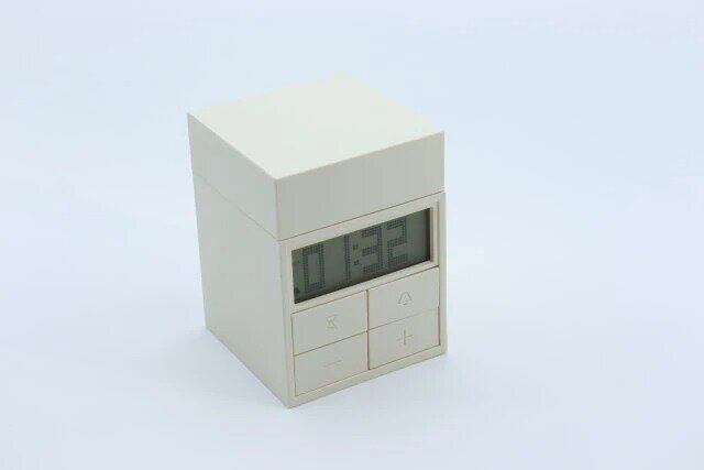 ダイソーのキューブ型デジタル時計（CR）1