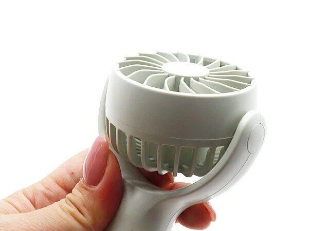 ダイソーの首振りミニ扇風機2