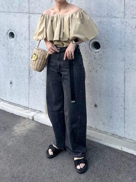 黒デニムコーデ4