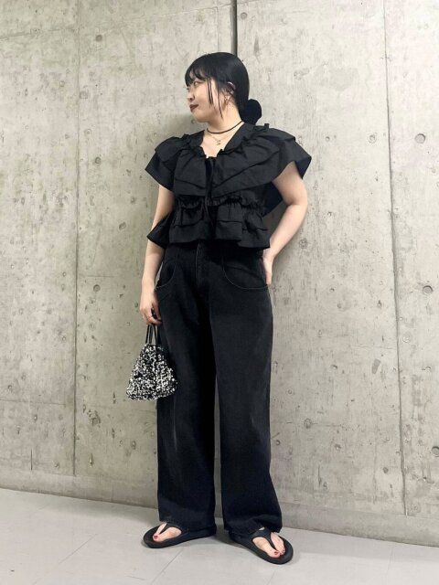 黒デニムコーデ3