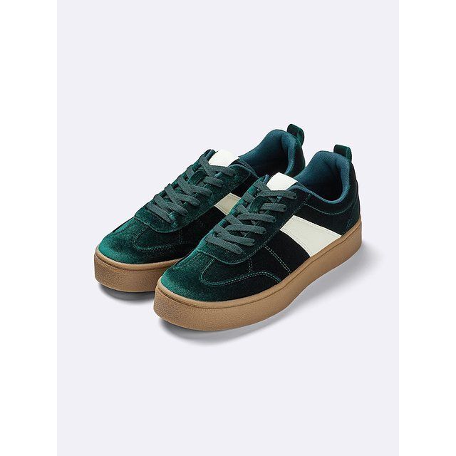 GUのベロアスニーカー